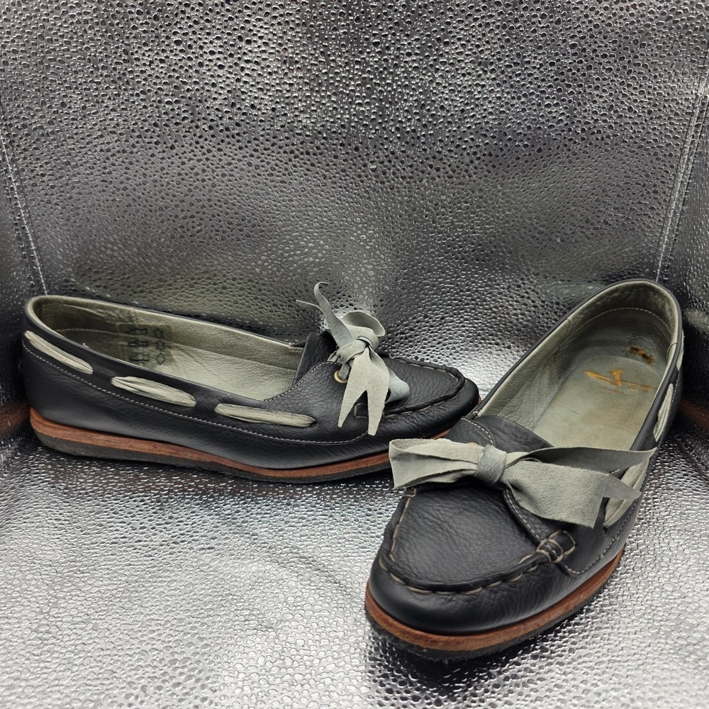 J Shoes Latitude Leather Boat Shoes Women's Size 9.5 Navy - Blue Suede Laces